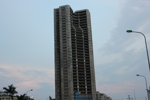 Tổ hợp văn phòng và kinh doanh thương mại Handico (Handico Tower) do Tổng công ty Đầu tư và Phát triển nhà Hà Nội làm chủ đầu tư. Dự án bắt đầu thi công từ quý II/2009 và dự kiến hoàn thành vào năm 2013. Hiện tại dự án đã xây xong phần thô.